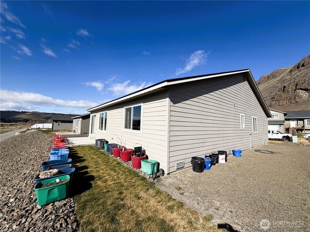 486 Hammond Lane, Rock Island, WA 98850