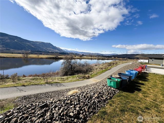 486 Hammond Lane, Rock Island, WA 98850