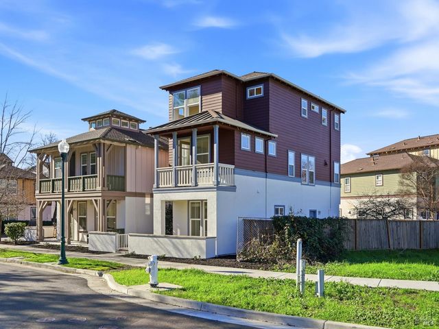 4424 Streamside Dr, Santa Rosa, CA 95409