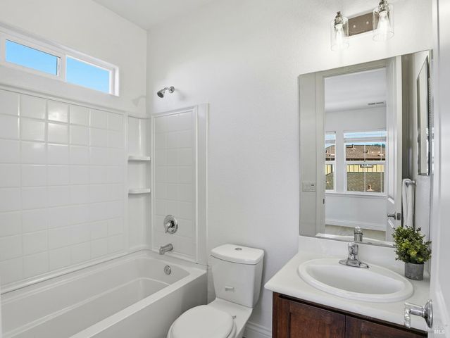 4424 Streamside Dr, Santa Rosa, CA 95409