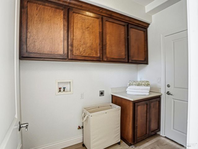 4424 Streamside Dr, Santa Rosa, CA 95409