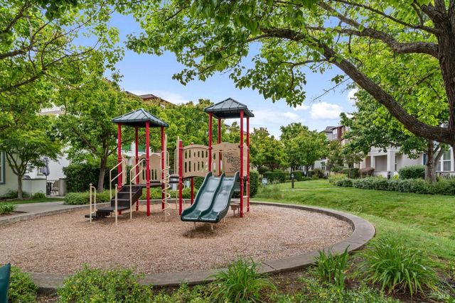 4424 Streamside Dr, Santa Rosa, CA 95409