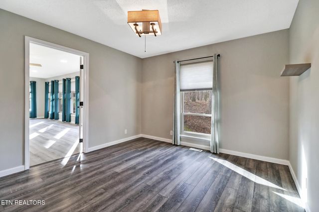 114 Lakeshire Drive, Crossville, TN 38558