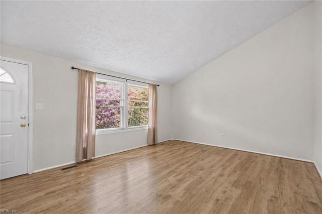 7 Cathy DR, Newport News, VA 23608