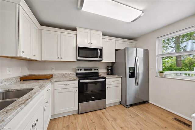 7 Cathy DR, Newport News, VA 23608