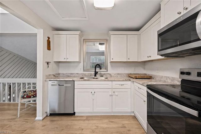 7 Cathy DR, Newport News, VA 23608