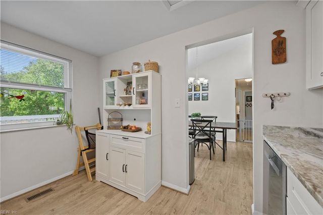 7 Cathy DR, Newport News, VA 23608