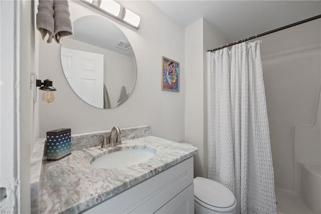 7 Cathy DR, Newport News, VA 23608