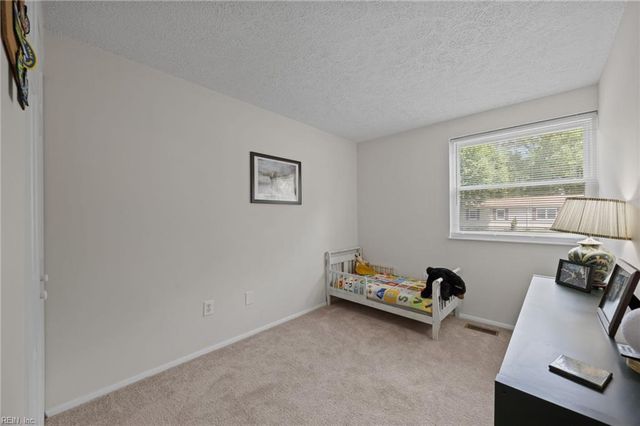 7 Cathy DR, Newport News, VA 23608