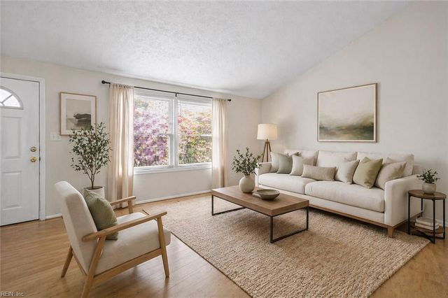 7 Cathy DR, Newport News, VA 23608