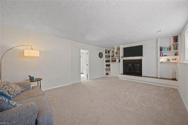 7 Cathy DR, Newport News, VA 23608