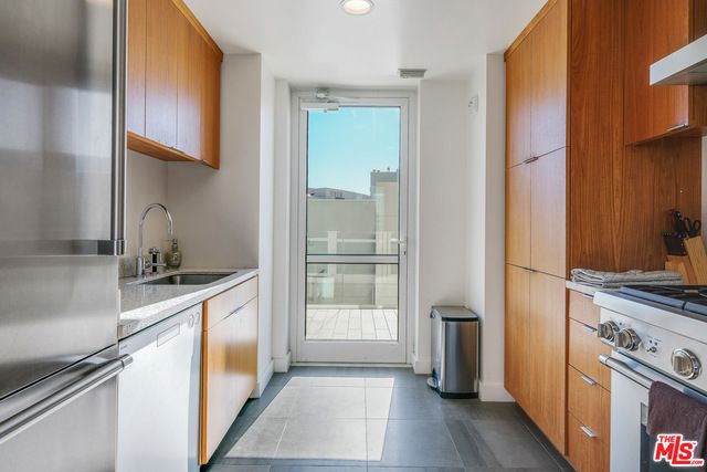 1705 Ocean Avenue 206, Santa Monica, CA 90401