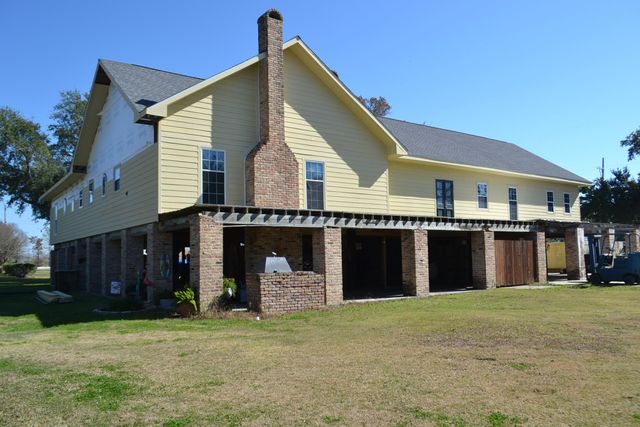 129 Summers Lane, Golden Meadow, LA 70357