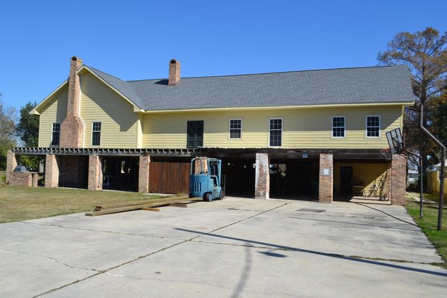 129 Summers Lane, Golden Meadow, LA 70357