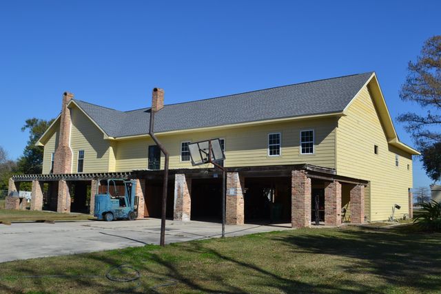 129 Summers Lane, Golden Meadow, LA 70357