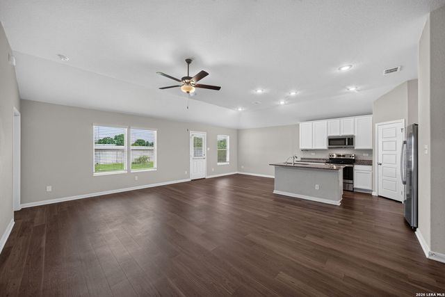 637 Oleander Crk, Seguin, TX 78155