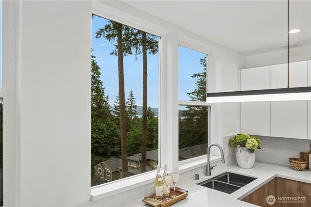 21037 NE 15th Street, Sammamish, WA 98074