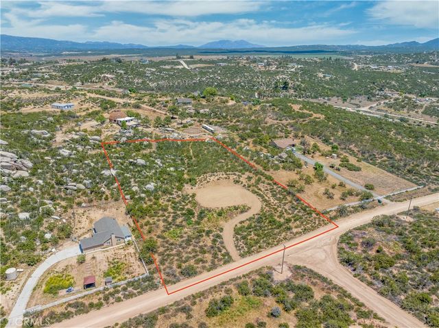712 Rolling Hills Drive, Aguanga, CA 92536