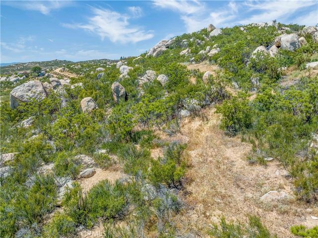 712 Rolling Hills Drive, Aguanga, CA 92536