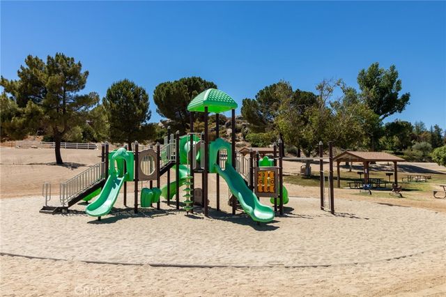 712 Rolling Hills Drive, Aguanga, CA 92536