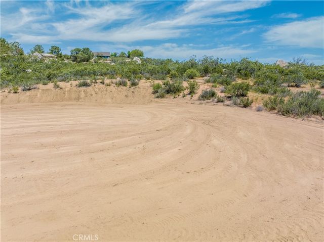 712 Rolling Hills Drive, Aguanga, CA 92536