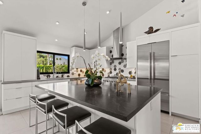 2275 S Pebble Beach Drive, Palm Springs, CA 92264