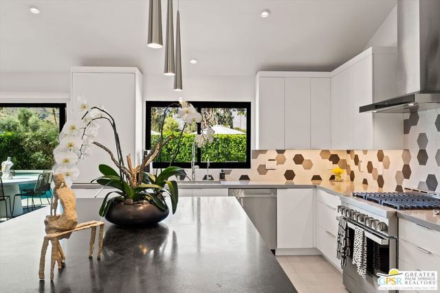 2275 S Pebble Beach Drive, Palm Springs, CA 92264