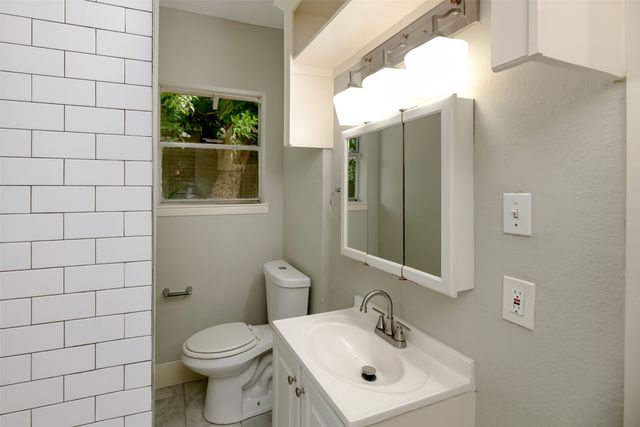 932 E Richmond Avenue, Fort Worth, TX 76104