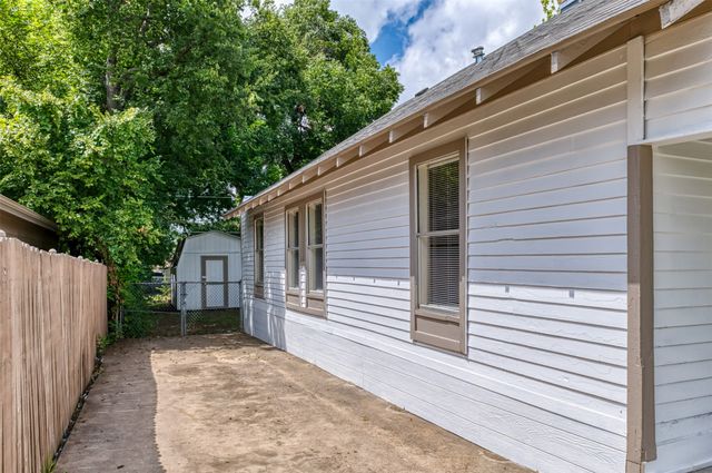 932 E Richmond Avenue, Fort Worth, TX 76104