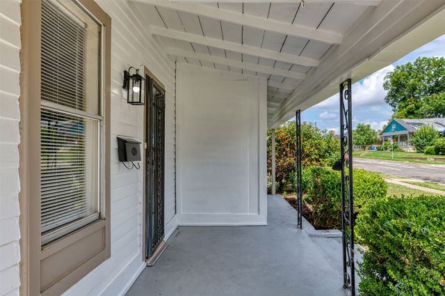 932 E Richmond Avenue, Fort Worth, TX 76104