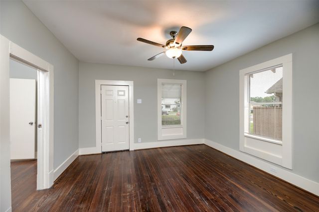 932 E Richmond Avenue, Fort Worth, TX 76104