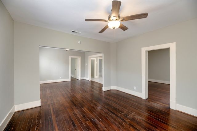 932 E Richmond Avenue, Fort Worth, TX 76104