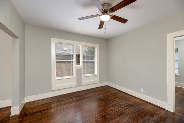 932 E Richmond Avenue, Fort Worth, TX 76104