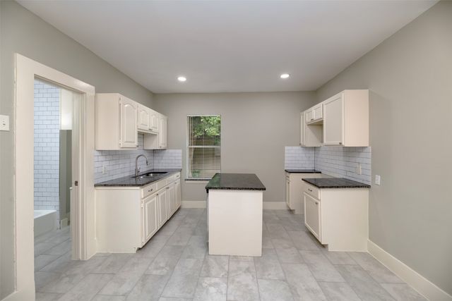 932 E Richmond Avenue, Fort Worth, TX 76104