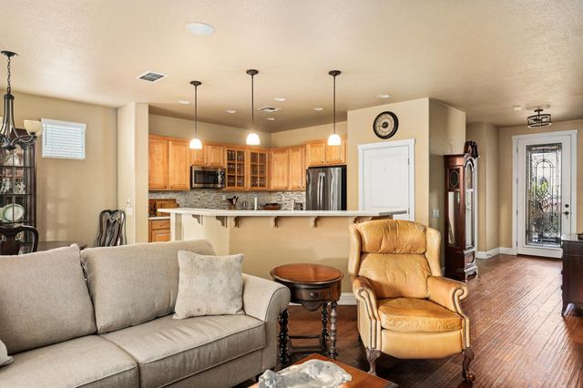 704 Wagon Wheel Ln, Lincoln, CA 95648