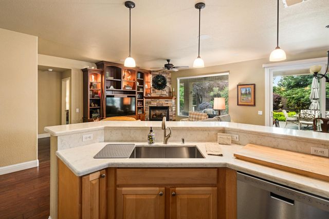 704 Wagon Wheel Ln, Lincoln, CA 95648