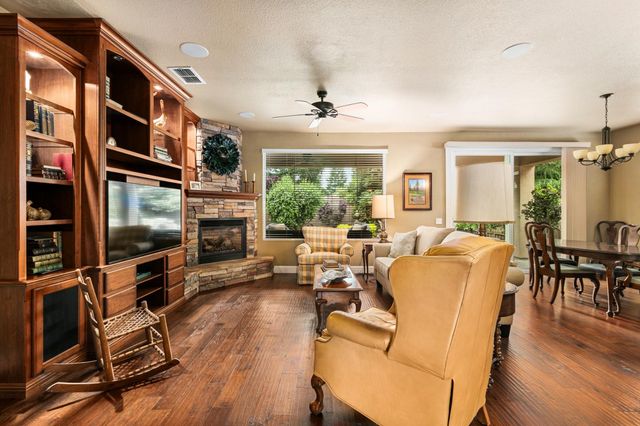 704 Wagon Wheel Ln, Lincoln, CA 95648