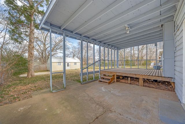 1043 Star St, Denison, TX 75020
