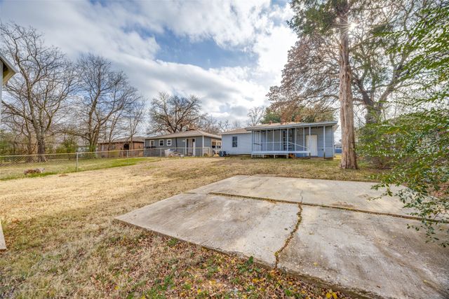 1043 Star St, Denison, TX 75020