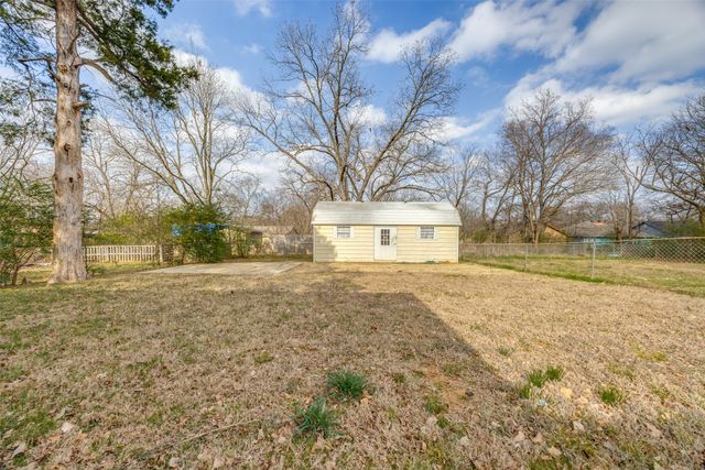 1043 Star St, Denison, TX 75020