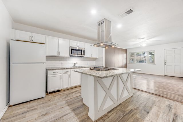 1043 Star St, Denison, TX 75020