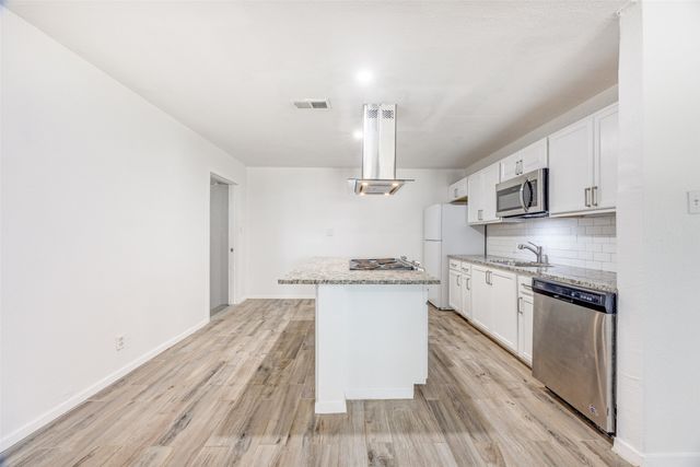 1043 Star St, Denison, TX 75020