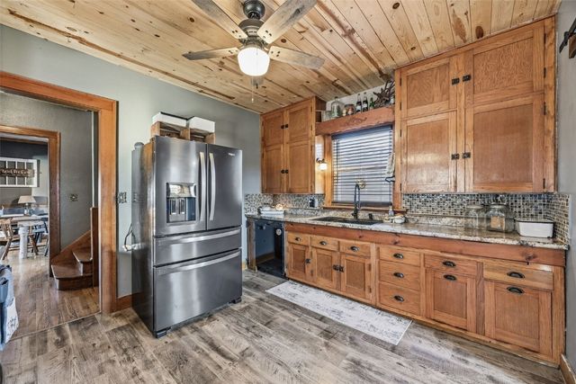 503 2nd E, Newhall, IA 52315