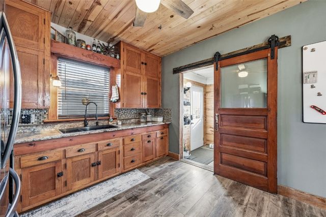 503 2nd E, Newhall, IA 52315