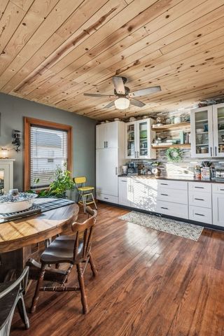 503 2nd E, Newhall, IA 52315