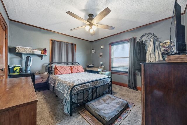 503 2nd E, Newhall, IA 52315