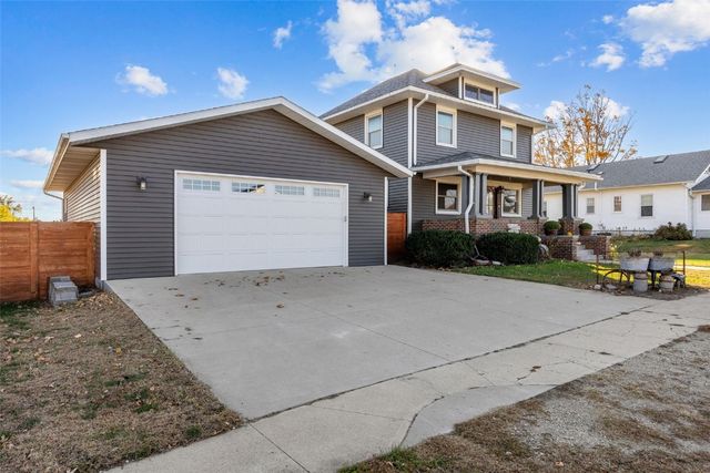 503 2nd E, Newhall, IA 52315