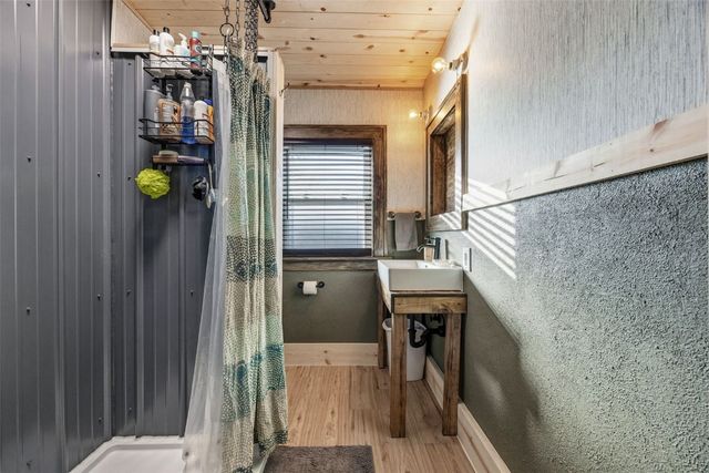 503 2nd E, Newhall, IA 52315