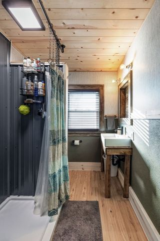 503 2nd E, Newhall, IA 52315