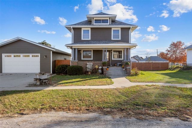 503 2nd E, Newhall, IA 52315